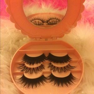 3 pairs of false eyelashes + pink case